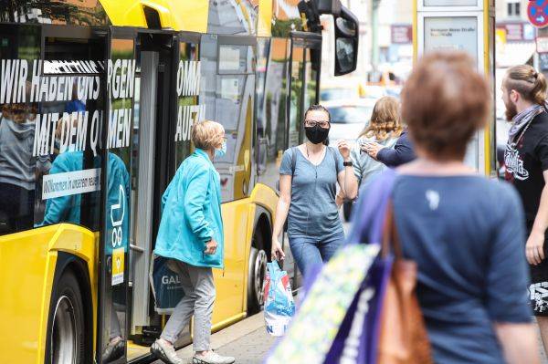 疫情|美媒分析：全球经济复苏“如爬楼梯般艰难”