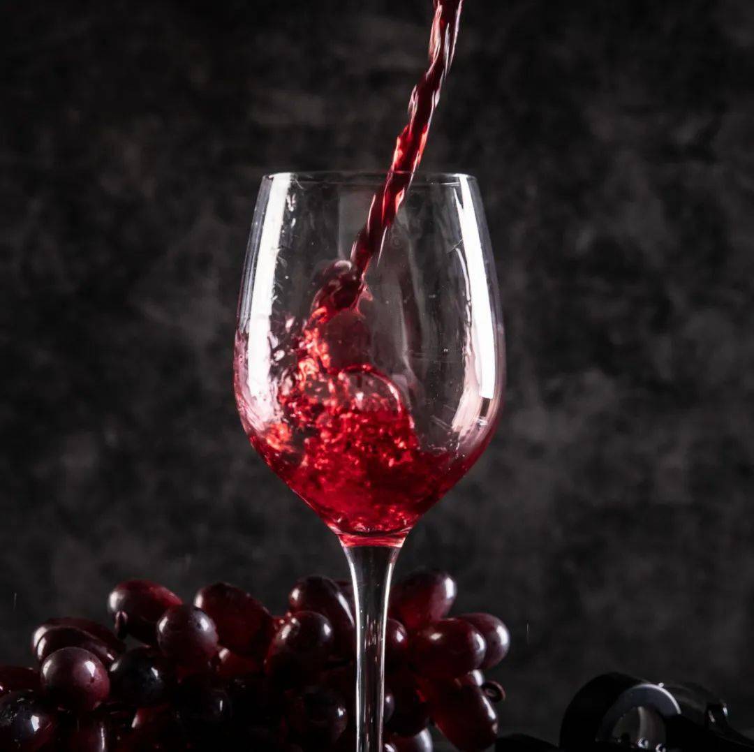 焕新|醇香绽放！露嘉堡晨光红葡萄酒焕新上市