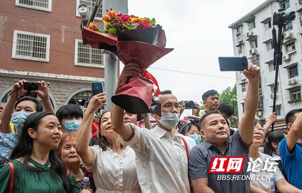 刘小美|组图丨2020年高考收官 网友镜头里的温情瞬间