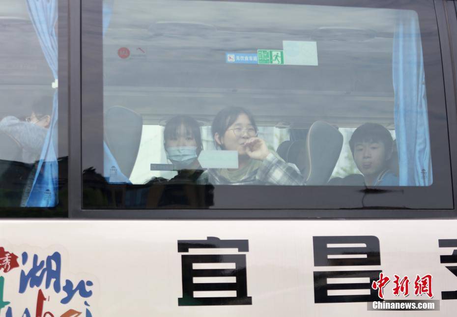 考试|2020年全国高考 考生结束考试走出考场