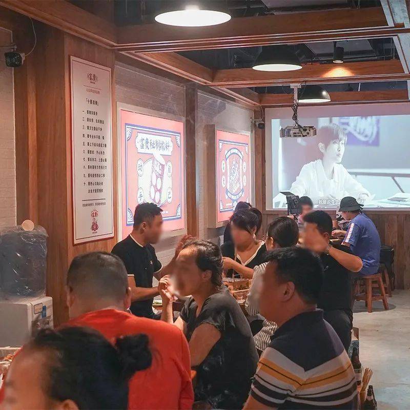 施家园|来吃的都是『富贵』人家！施家园的国潮烤肉店