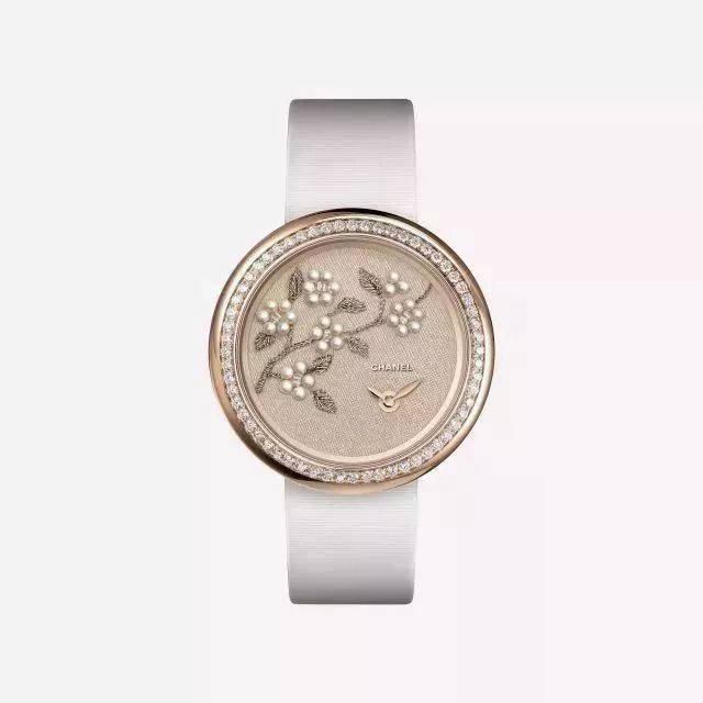 变革|戴安娜王妃的一张照片，竟引发时尚变革，高级的女人都少不了它！