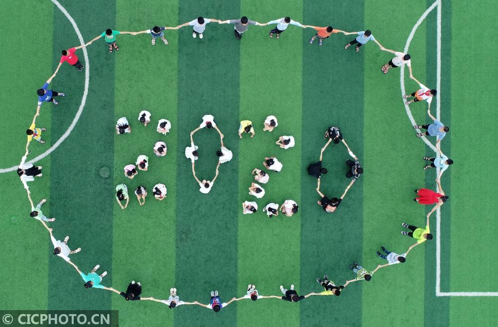 涟源|湖南涟源：小学生创意毕业照 定格童年美好时光