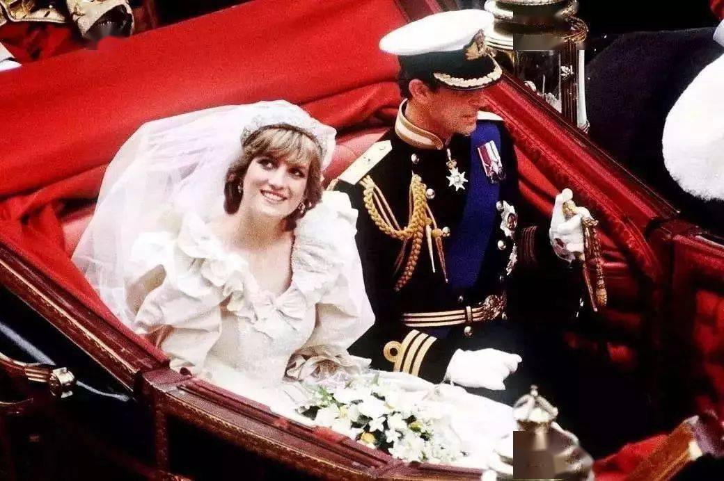 变革|戴安娜王妃的一张照片，竟引发时尚变革，高级的女人都少不了它！