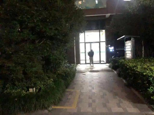 沙发|7秒监控曝光，业主群瞬间炸锅：疯了吗，楼上这是什么心理？！