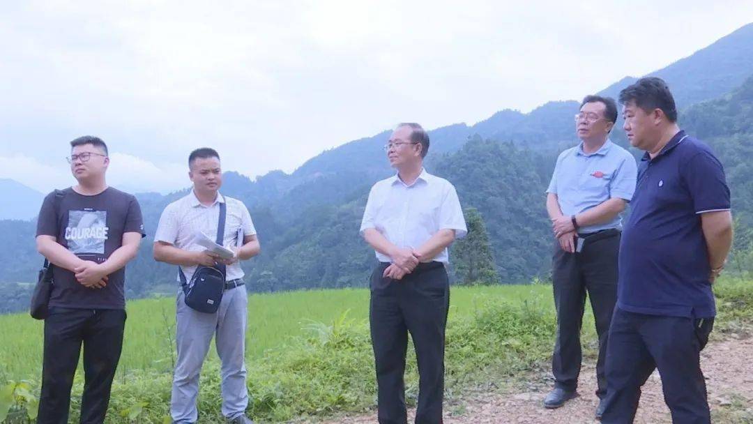 确保高质量打好收官战吴坦到计划乡调研生态移民搬迁后续保障工作