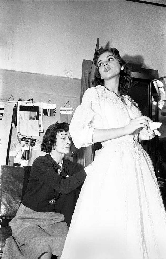 刺绣|清晨从剧院走出的朋克公主,这样的CHANEL你遇见过吗?