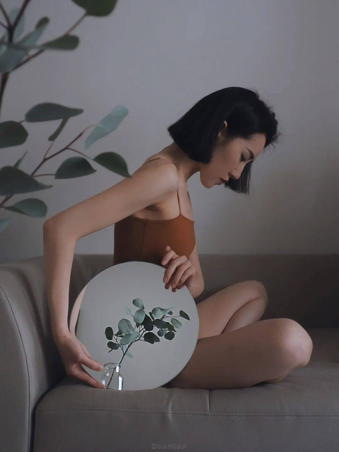 90后独居美女私照曝光，网友：这是我见过最高级的自拍照！