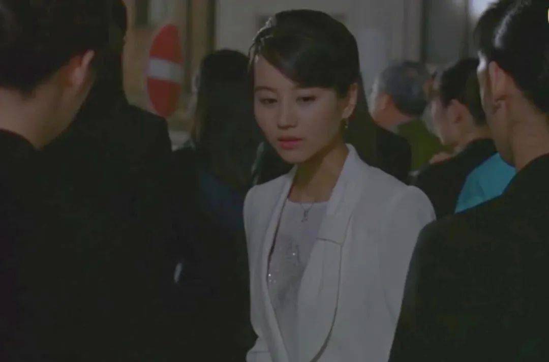 服装|深扒悬疑片服装隐喻：穿成这样能活命