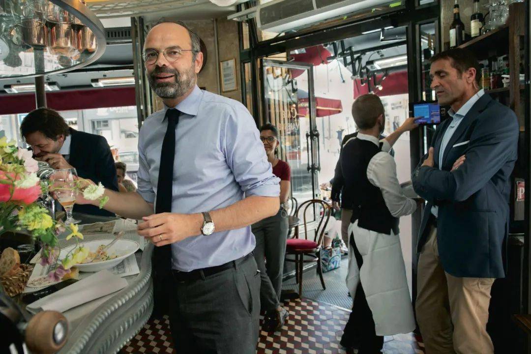 法国总理|刚刚请辞的法国总理，星战迷、打拳击，还是位有衣品的美男子