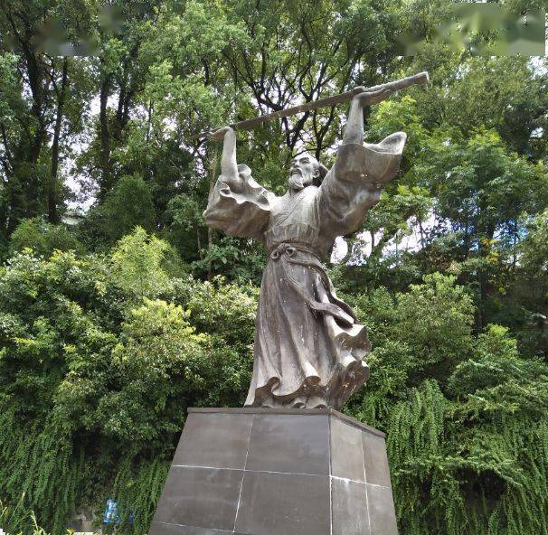 龙泉本地的欧冶子雕像