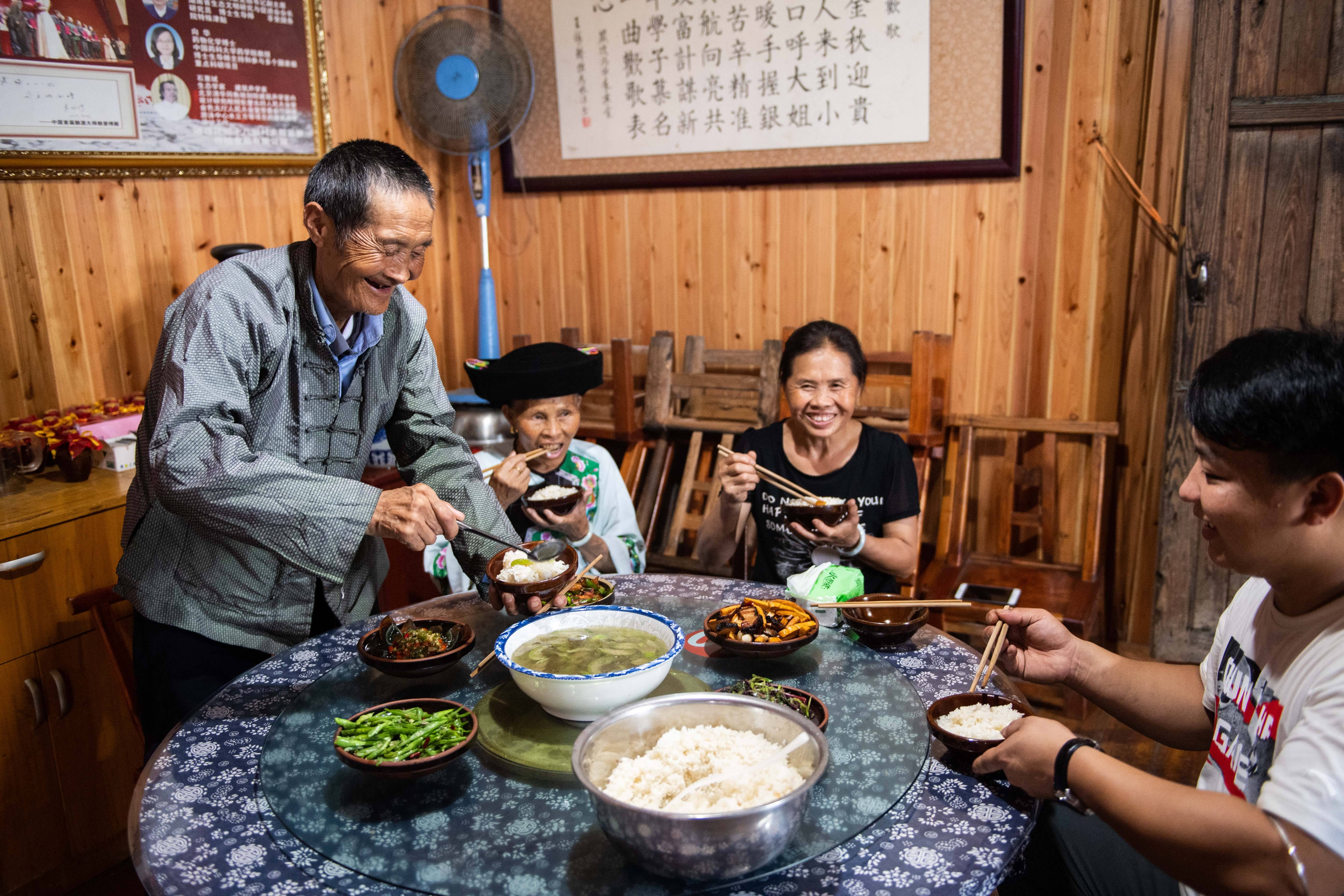 娄浦村人口_秦许乡扎那村人口