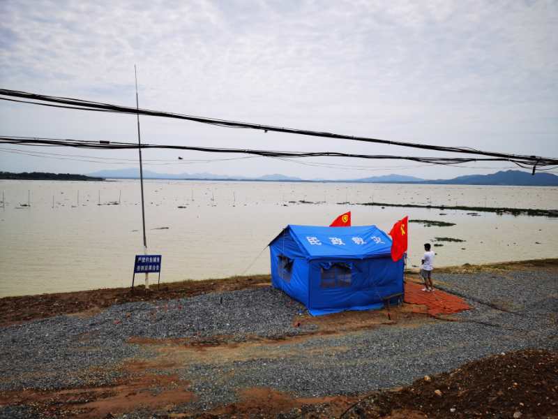 鄱阳湖都昌站超警逼近历史最高水位，全县64座圩堤陆续进洪