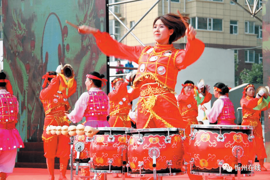 为了非遗文化的传承出彩—记原平云胜锣鼓指挥张彩虹_带着