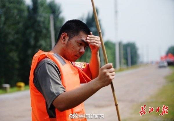 防汛|才下高考考场就上防汛“战场”！18岁高考生高考第二天就上大堤