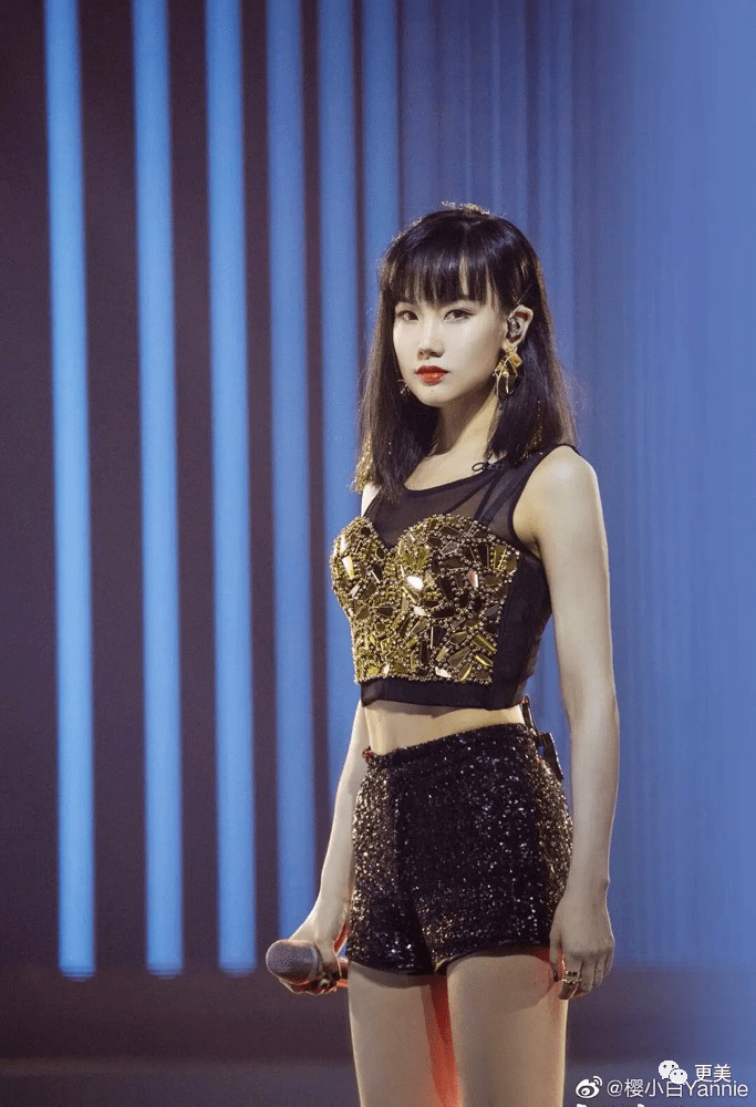 孟佳|万茜突然变油腻铁T,沈梦辰吴昕都换了头?