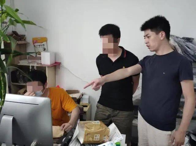 全家|28岁姑娘全家被抓，“爆款奢侈品”卖了3000万！有人明知假的照样下单