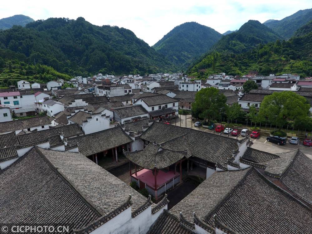 近几年,武义县文旅部门本着修旧如旧的原则,对全村重点古建筑群进行