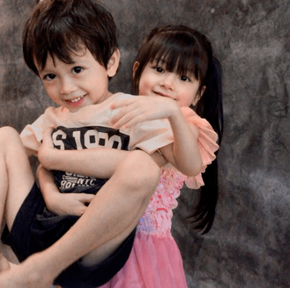 Onew|泰国6岁小萝莉凭借一组照片火爆ins，网友直呼：又来骗我们生女儿！