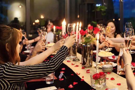 受害人|4名闺蜜聚会，意外发现“男友”竟是同1人！