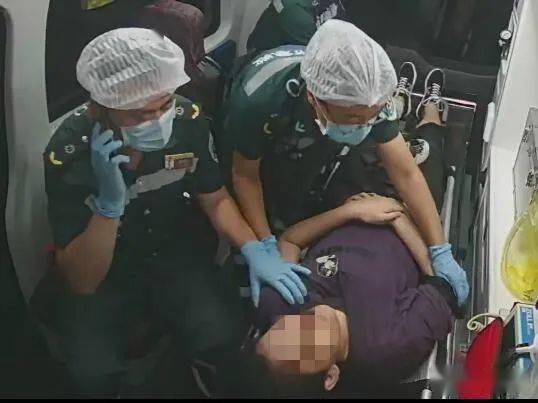 急救中心真实场景 e64cbf82a27c4060aed0b431be7ea604.jpeg