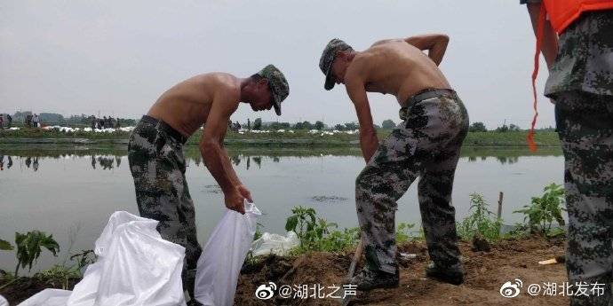 险情|洪湖水位继续上涨 ，超过3万人上堤防汛值守