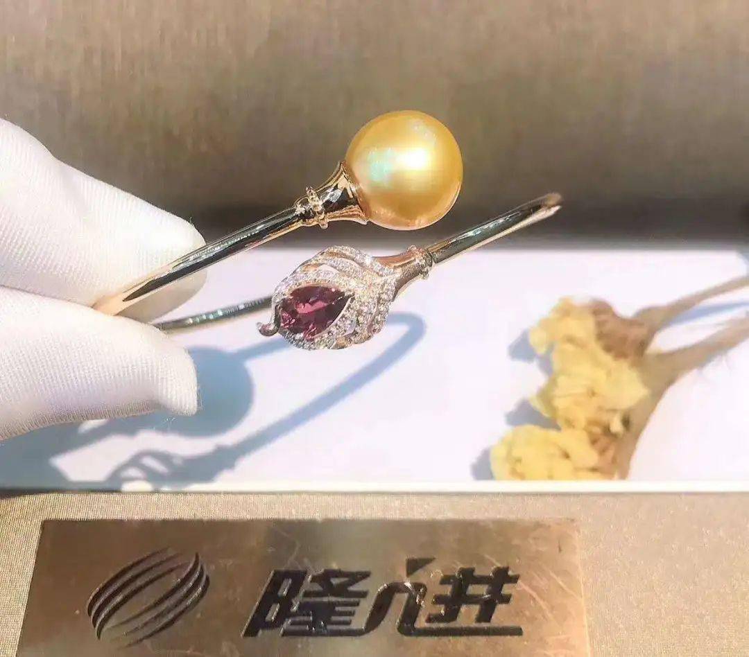 翡翠|会戴K金首饰才是真的美！根据年龄选择绝对加分~