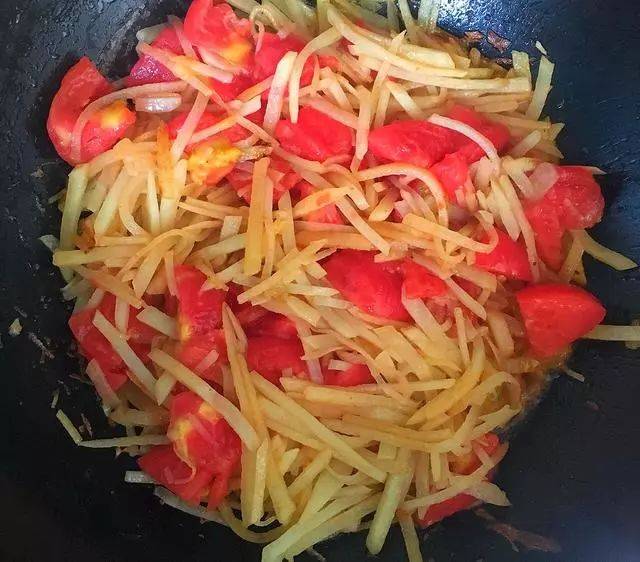 土豆丝怎么做软烂好吃 29bc00cfd8b048559fe179febdbb31fc.jpeg