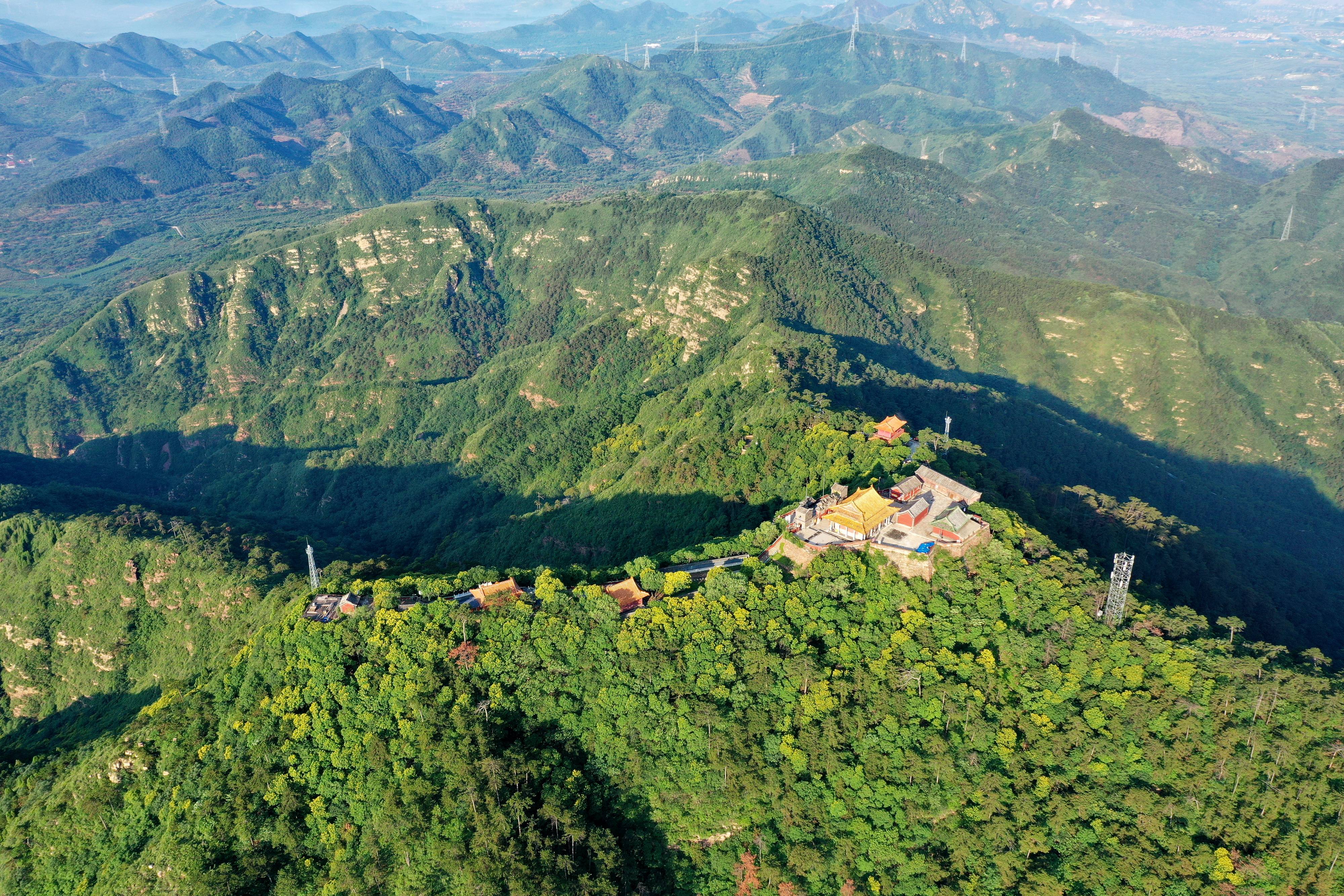 夏日景忠山