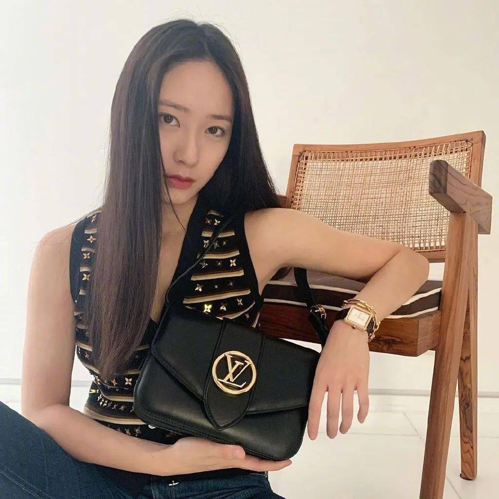 肌肤|Krystal郑秀晶上线营业，还是迷人的存在~