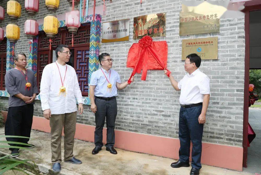 接着,靖西市新发展投资集团董事长杨召宇致辞"靖西市有丰富的自然