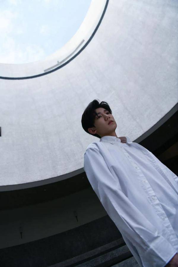 易烊|王源《肆百击》展现四百种可能，王俊凯、易烊千玺鼎力支持！