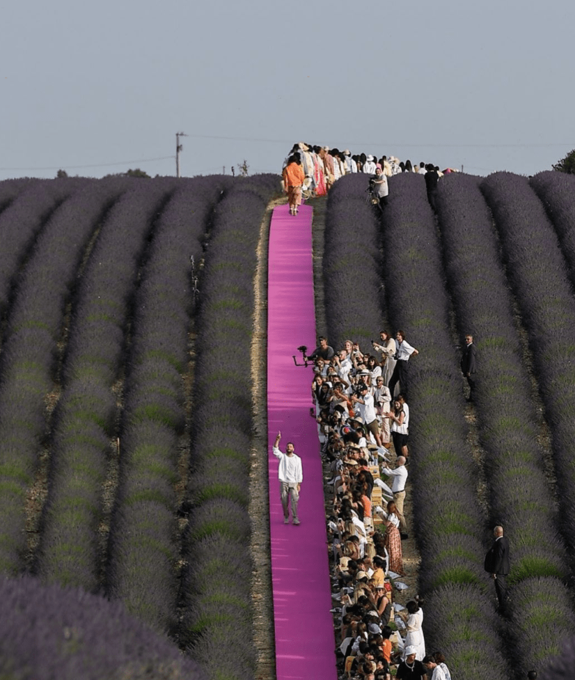 to|感到兴奋吗,久违的线下时装秀又回来了