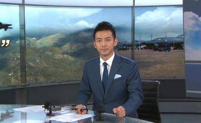 要求|《新闻联播》主持人妆容要求严格，下半身却穿成这样就出来了