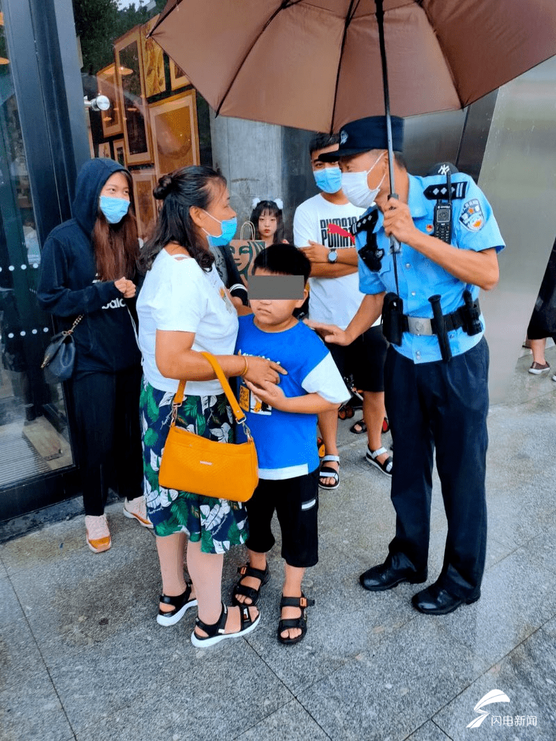 陌生人|与家人走散坚持留在原地不动或向警察求助 济南这位8岁男孩“很淡定”