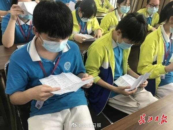 口罩|写赋、系红绳、手写信、定制纪念口罩……中考前老师们花式壮行