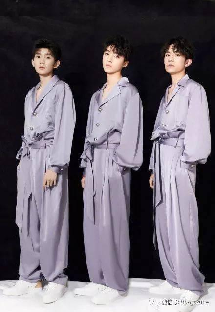 直播|TFBOYS七周年演唱会，王俊凯王源易烊千玺直播，门票形式令李飞被吐槽！