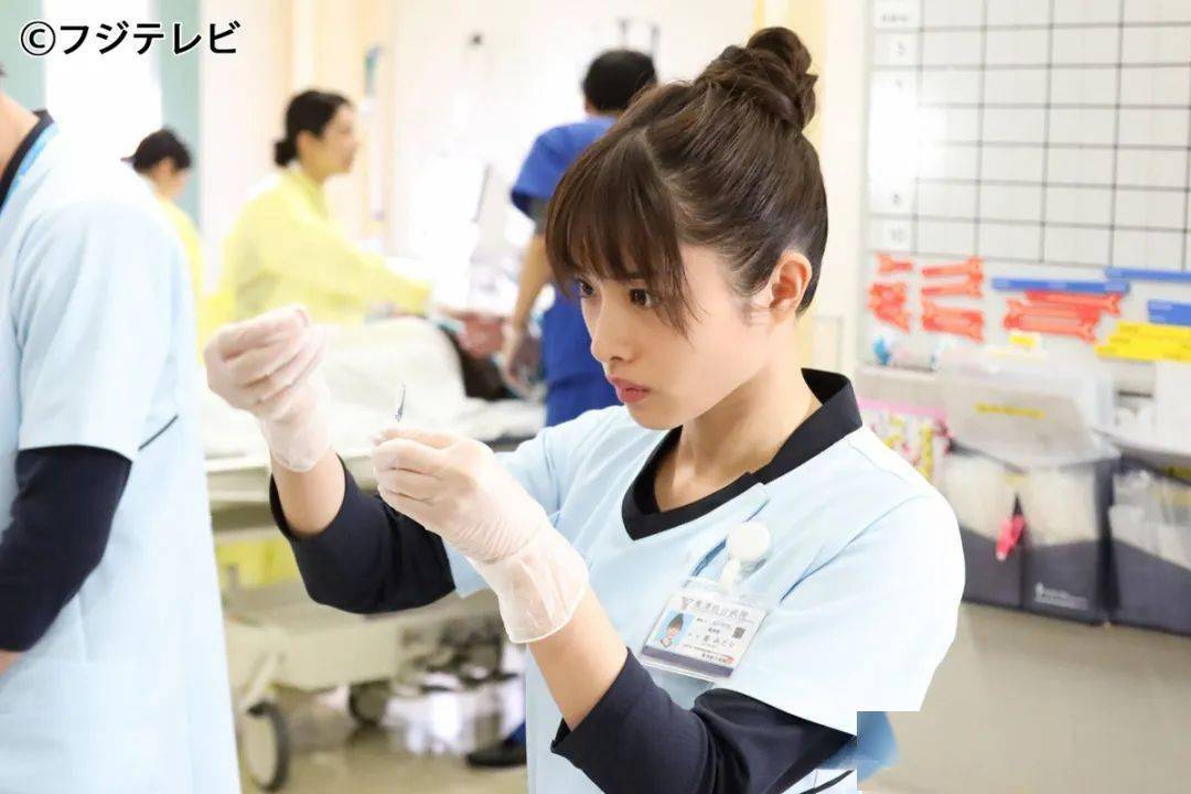 图片|除了新歌,蕾哈娜就连护肤品都为我们准备好了 | 美妆周盘点