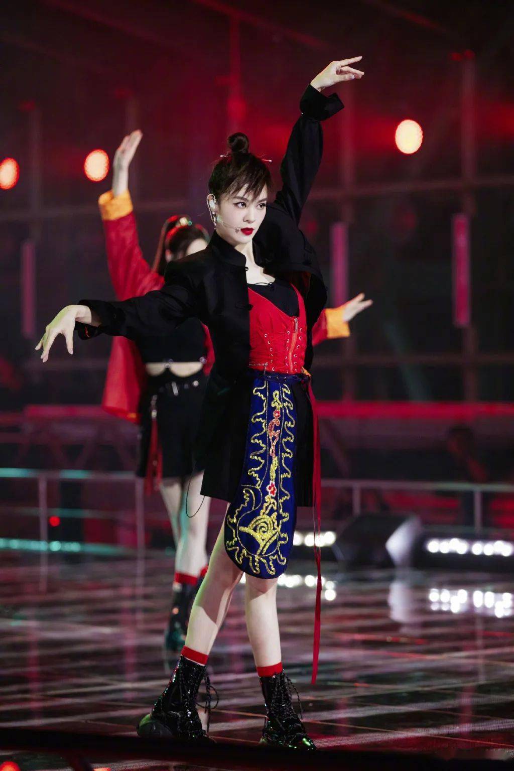 耳环|人狠话不多，厚积薄发的她们到底靠什么赢？深扒了舞台造型后大家都沉默了...