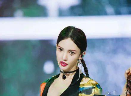 耳环|人狠话不多，厚积薄发的她们到底靠什么赢？深扒了舞台造型后大家都沉默了...