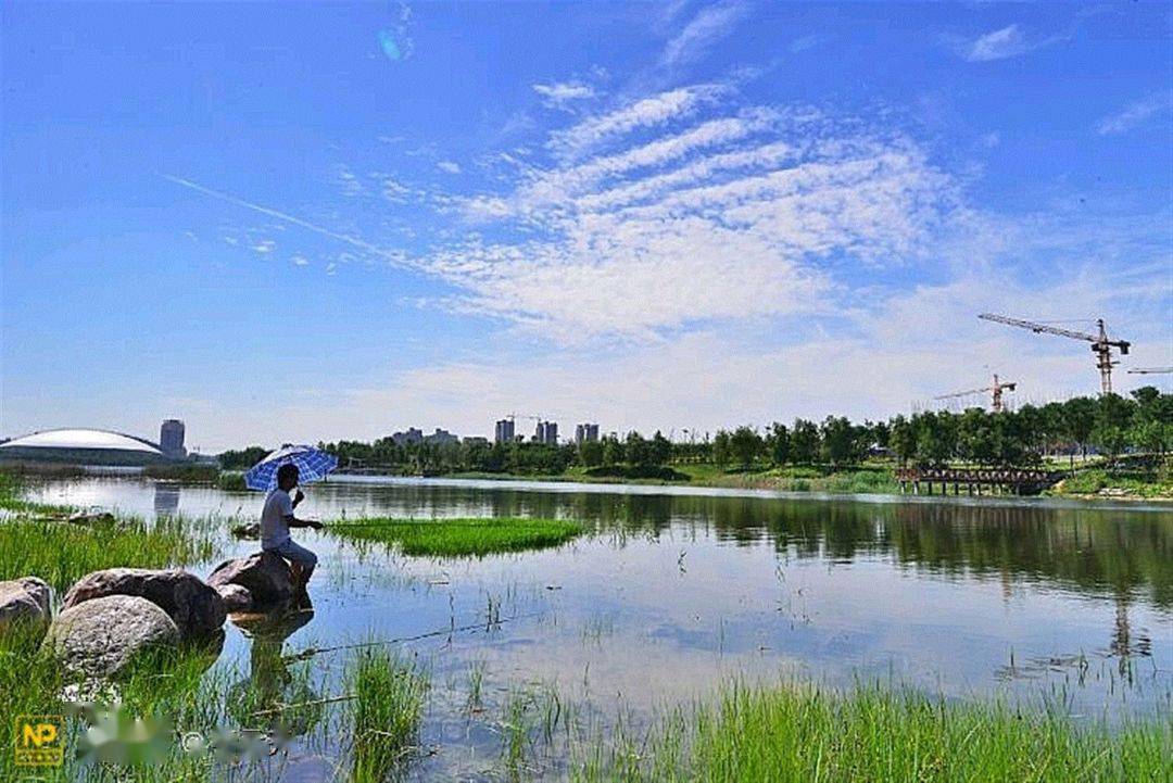 游船整装待发新郑轩辕湖湿地公园新郑轩辕湖湿地公园以黄河水为支撑