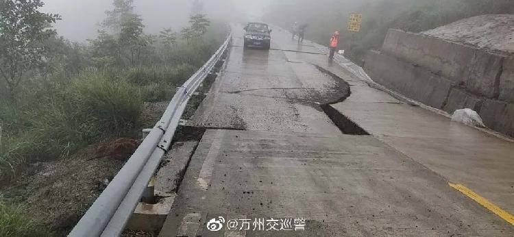 2,受降雨影响,g542国道534km 200m处(广万路)发生山体滑坡,造成路基