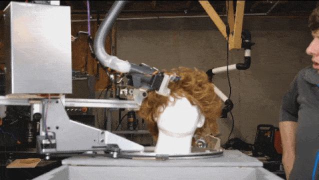 消息资讯|告别Tony老师？机器人剪头发？感觉脑袋有点悬！