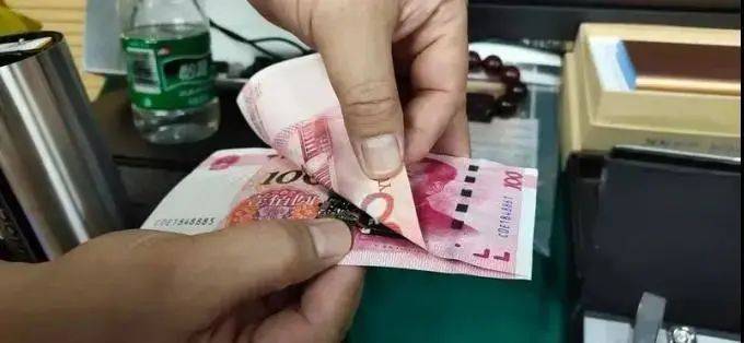 矿泉水瓶|细思极恐！人民币可能正在“偷拍”你