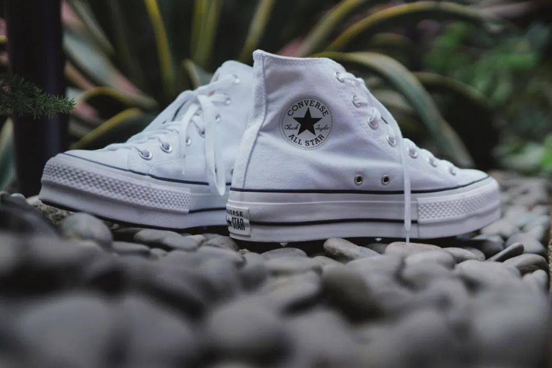 球鞋|#DEAL分享#【 这才是「小白鞋」的正确打开方式! 】