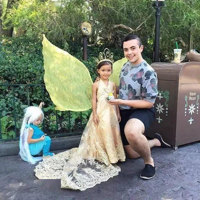 迪斯尼|一年去128次迪斯尼，设计师老爸制作上百套连衣裙实现女儿公主梦 | 今日宜超级英雄