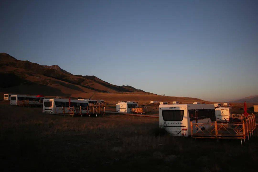 赛里木湖在哪里住宿比较方便 dc9ee0198c3345fe8e8944a618de1b17.jpeg