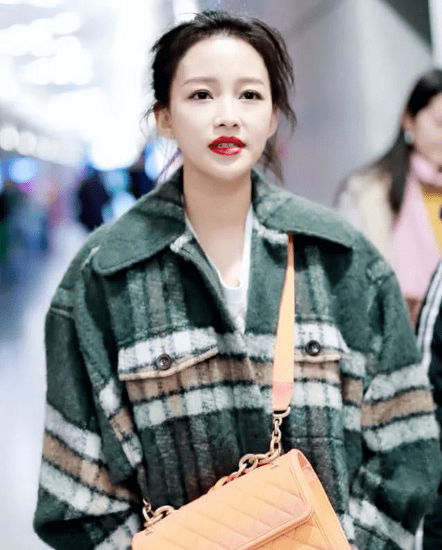 裤子|孙怡真是任性！窄身裤子非得搭配松垮大衣，效果却好得让人意外