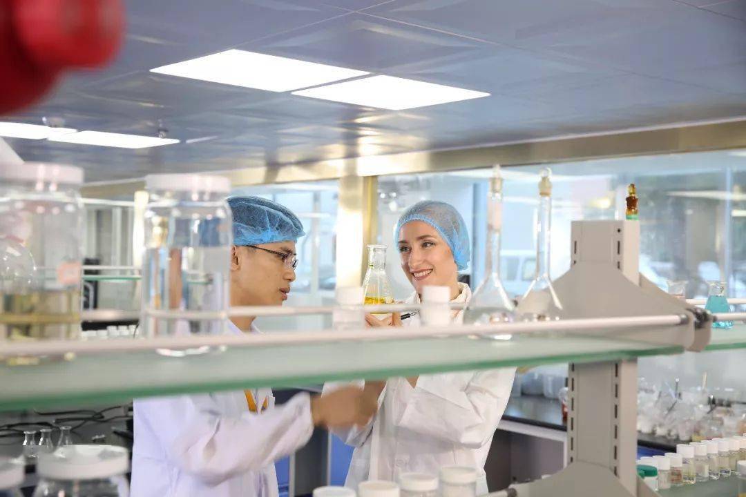 面膜|官宣？！《乘风破浪的姐姐》保养C位出圈的绝对是她...