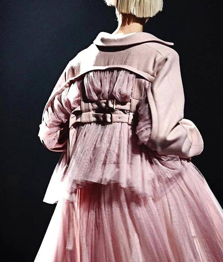 服装|时装秀场上美到窒息的"背影杀杀杀杀手"?神仙设计师俘获芳心的秘诀就是不放过任何一个细节!